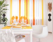 Hochwertiger Sonnenschutz, Sichtschutz und Lichtschutz - Lamellenvorhang - Senkrechtlamellen - Senkrechtlamellen mit Farbakzenten in Sonnengelb-Farben für strahlendes Wohnambiente - Dr. Haller + Co. - Selastore®