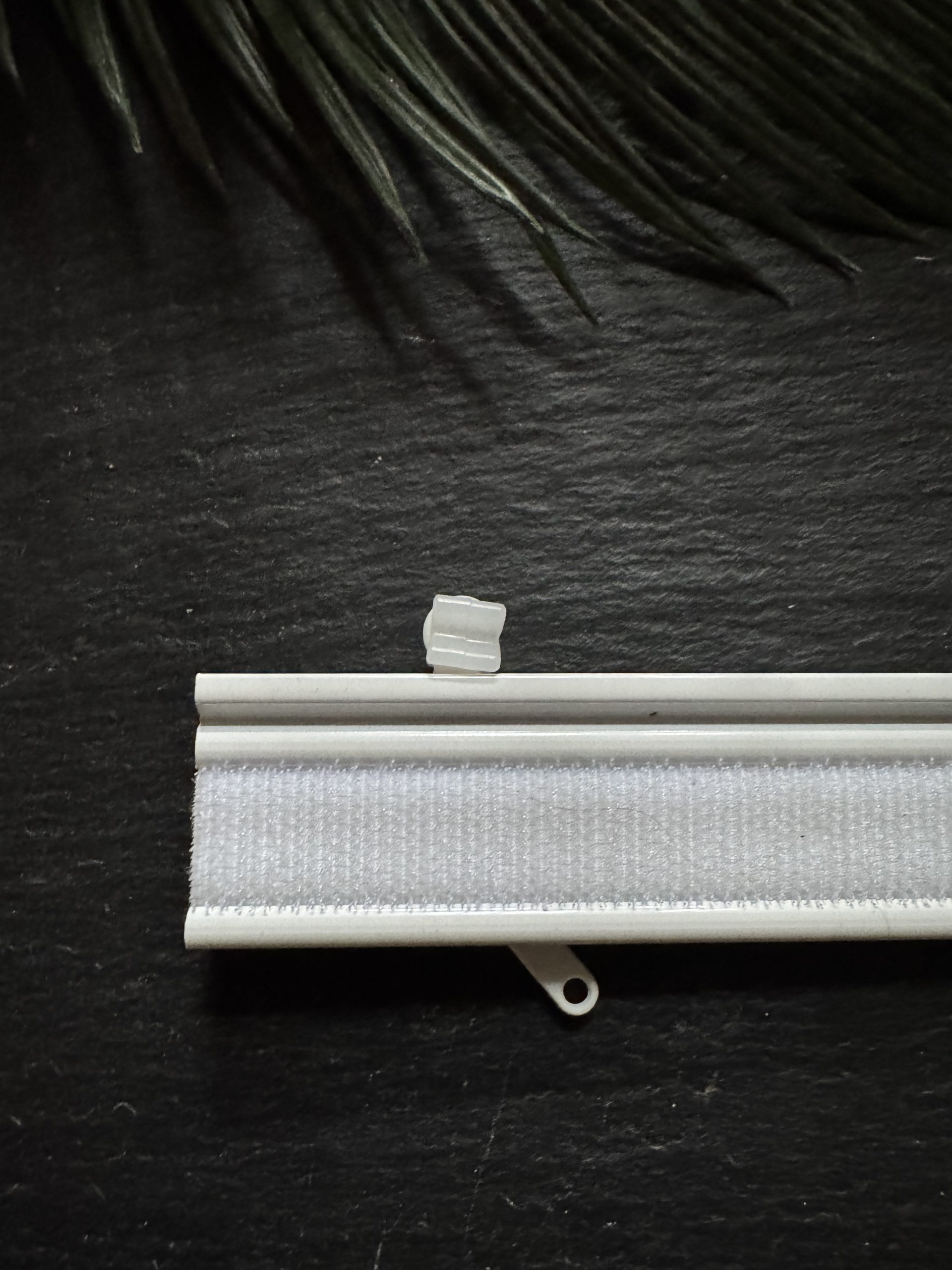 Flächenvorhang Paneelschiene mit Klettband und X-Gleiter 6 mm Detail